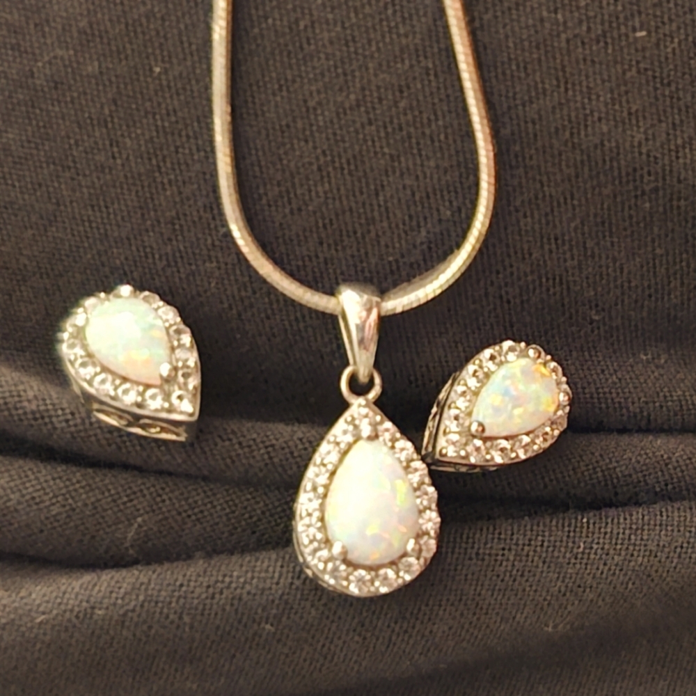 Womens opal earring & necklace set